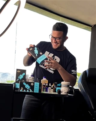 Bagaimana seniman tato selebriti internet membangun merek pribadi dan memonet...
