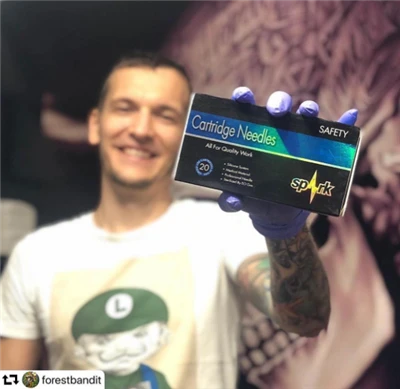 Artis tato berbicara untuk SPARK