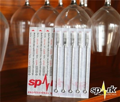 Kerja bagus dengan peralatan tato yang bagus
