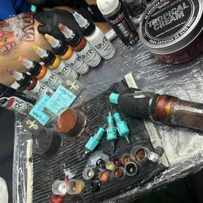 Tattoo Studios melaporkan peningkatan permintaan di antara klien waktu yang l...
