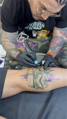 Menutupi tato